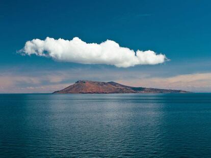 Vista de la isla Amantani, en la parte peruana del lago Titicaca