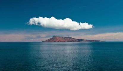 Vista de la isla Amantani, en la parte peruana del lago Titicaca