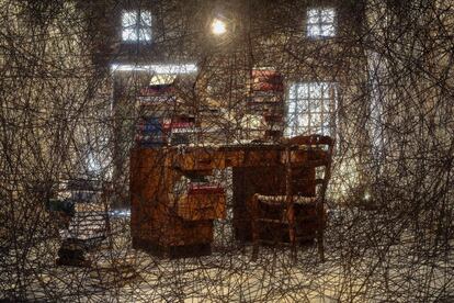 'Recuerdo de los libros', 2011, Chiharu Shiota