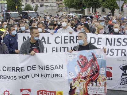 Manifestación de los trabajadores de Nissan-Barcelona por las calles de Santander, el 2 de julio.