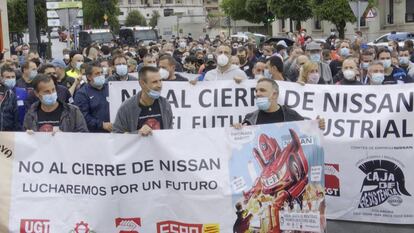 Manifestación de los trabajadores de Nissan-Barcelona por las calles de Santander, el 2 de julio.