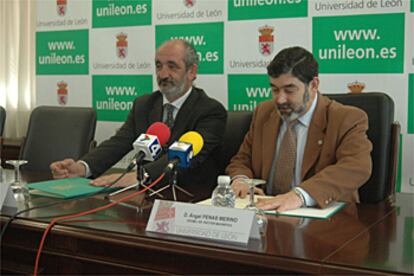 El Rector de la Universidad de León, Ángel Penas Merino, y el Presidente de la Fundación Carriegos, Santos Llamas Llamas