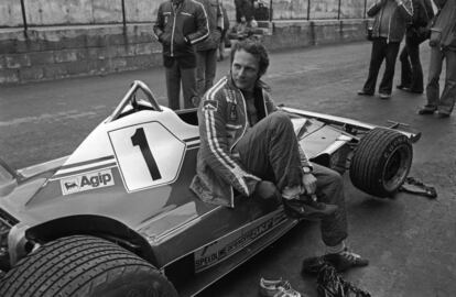 El tricampeón del mundo de Fórmula 1, que sobrevivió en 1976 a un espeluznante accidente en Nürburgring (Alemania) en el que su Ferrari quedó reducido a cenizas, retratado en el circuito de Brands Hatch (Reino Unido) en 1976.