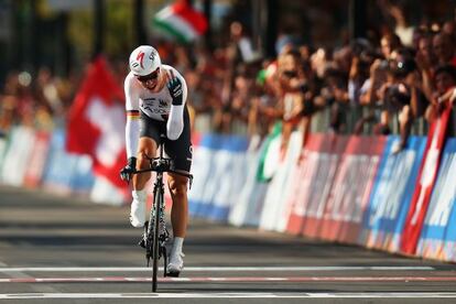 El alemán Tony Martin celebra su tercer mundial.