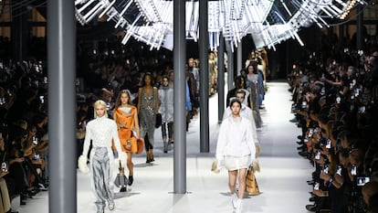 Desfile de la colección otoño-invierno 2024 de Louis Vuitton, el 5 de marzo durante la semana de la moda de París.