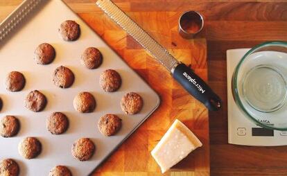 Galletas defensoras compactas y enteras