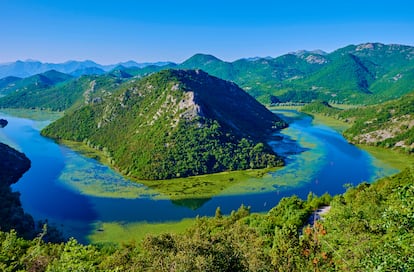 No es Vietnam, es el espectacular lago de Skadar en Montenegro.