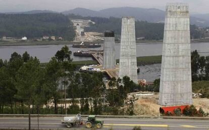 Obras del viaducto del Ulla, en la línea de tren de alta velocidad entre A Coruña y Pontevedra. 