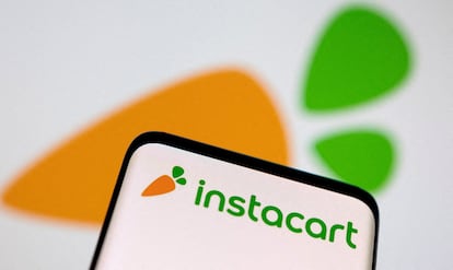 Logo de Instacart en un móvil.