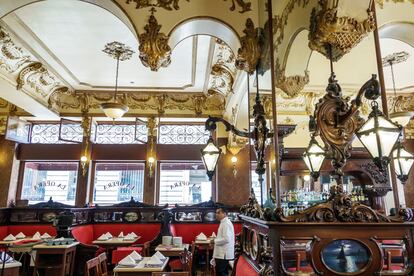 Interior del bar La Ópera. 