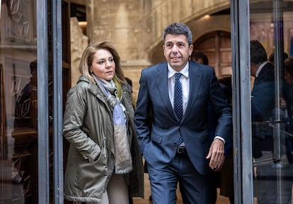 El presidente de la Generalitat, Carlos Mazón, acompañado por la vicepresidenta, Susana Camarero, el 17 de marzo. 