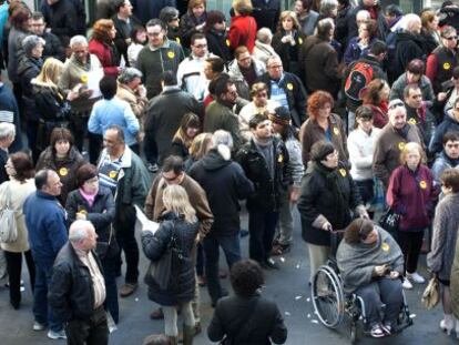 Centenares de discapacitados y sus familias recurrieron en Valencia en una sede de Bienestar Social el copago de centros.