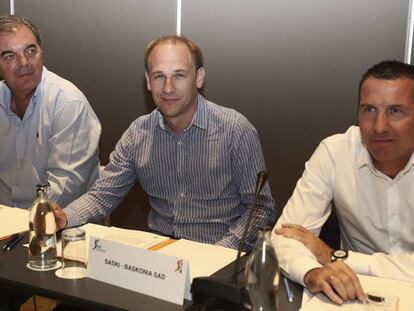 Los representantes del Madrid, Baskonia y Barcelona, en la asamblea de la ACB. 