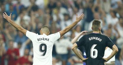 Benzema celebra uno de sus goles al Leganés.