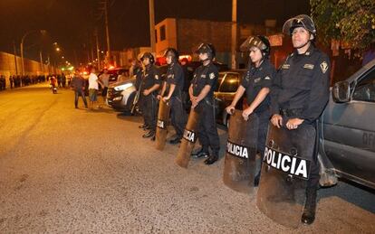 Presencia policial en la zona portuaria.