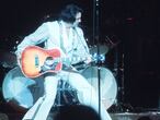 Elvis Presley, durante un concierto en las Vegas en diciembre de 1975.