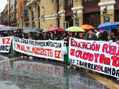 Concentración en la Plaza Arriaga durante las movilizaciones contra el proyecto de la Ley Wert.