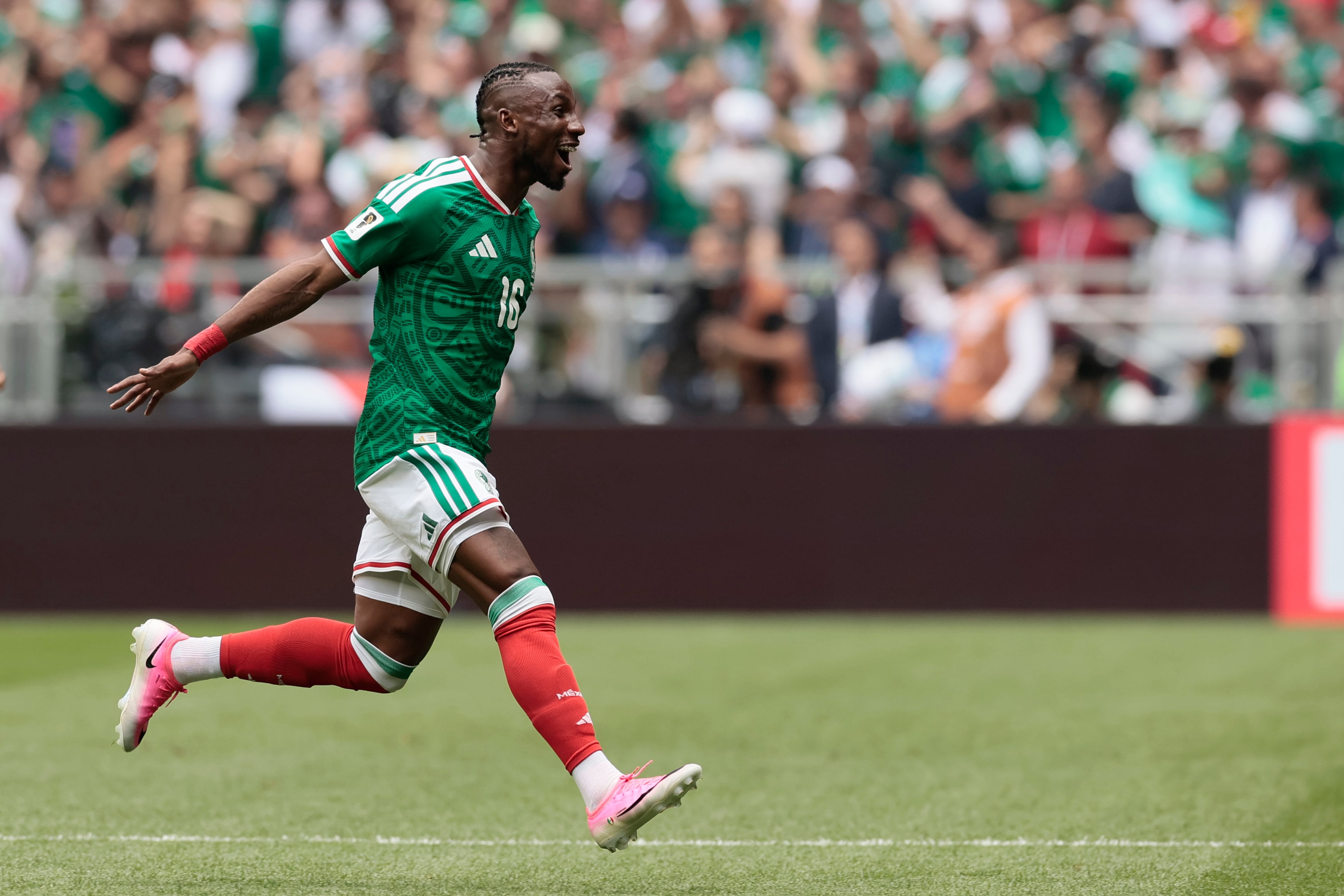 Julián Quiñones, la llave de la felicidad y goles para la selección mexicana