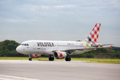 Volotea, la aerolínea creada por los fundadores de Vueling, anunció ayer el lanzamiento de una nueva base en Brest, ciudad de la Bretaña francesa, donde contará con un avión Airbus A320 desde el mes de abril de 2024. De esta manera, la compañía eleva a nueve sus bases en Francia y suma veinte en toda la red en Europa. Volotea comenzó a operar en Brest hace diez años. Desde entonces ha transportado a casi 700.000 pasajeros en más de 5.300 vuelos. 