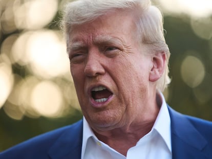 Donald Trump habla con los periodistas este martes antes de partir rumbo a la cumbre de la OTAN.