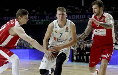 Doncic busca hueco ante Gudaitis y Micov