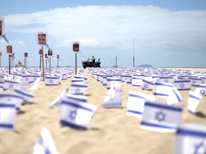 Banderas de Israel en el memorial de Rio de Paz en Copacabana, Brasil, el 7 de noviembre 2023.