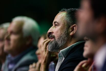 El líder de Vox, Santiago Abascal, durante la convención política de Vox que se celebra este domingo en el Palacio de Vistalegre, en Madrid. 
