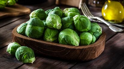 En brocheta o a la lionesa, el potencial culinario de una de las verduras que menos gustan a los niños, las coles de bruselas