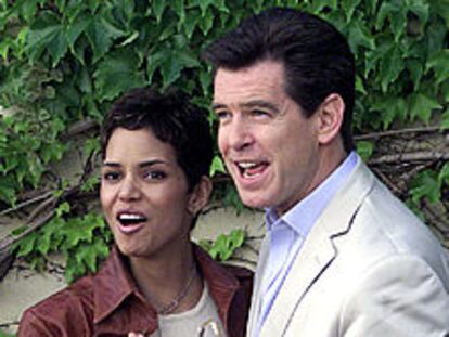 Halle Berry y Pierce Brosnan, en Cádiz.