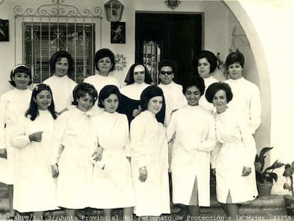 A group of inmates in the Board for the Protection of Women, in an image provided by the archive of the regional government of Andalucia.