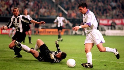 Mijatovic supera a Peruzzi para marcar el gol de la victoria en la Champions de 1998 contra la Juventus.