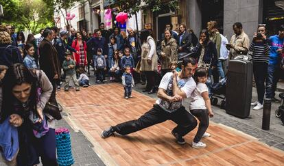 Niños y adultos en la edición 2015 del festival Malakids, en Malasaña.