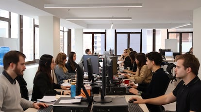 Equipo humano de la plataforma Debify en abril.