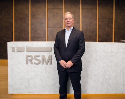 RSM suma a sus filas un equipo de más de 16 profesionales, liderado por Alex Tarré, que en los últimos 30 años ha formado parte de PKF Audiec y hasta la actualidad era el socio director de la firma. Es auditor inscrito en el Registro Oficial de Auditores de Cuentas y auditor CISA, así como miembro del Col.legi de Censors Jurats de Comptes de Catalunya, donde, además, ejerce como profesor. Del mismo modo, da clases en la Universidad Abat Oliba CEU de Barcelona.