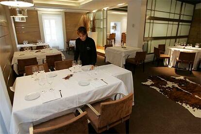 Comedor de la segunda planta del restaurante Las Duelas, en el hotel Los Agustinos de Haro (La Rioja).