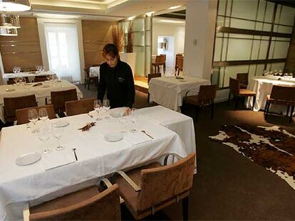 Comedor de la segunda planta del restaurante Las Duelas, en el hotel Los Agustinos de Haro (La Rioja).