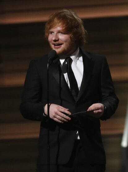 El cantante británico Ed Sheeran (Hebden Bridge, 1991) es el último artista que aparece en el listado de las 30 jóvenes estrellas menores de 30 que más dinero han cobrado el último año. Él cierra el triple empate a 33,5 millones de dólares (31,4 millones de euros). Sigue obteniendo ganancias del exitoso álbum que lanzó en 2014 ‘Thiking Out Lous’ y, además, obtiene ingresos de las canciones que escribe para otros artistas, como la canción ‘Love Yourself’ para Justin Bieber.