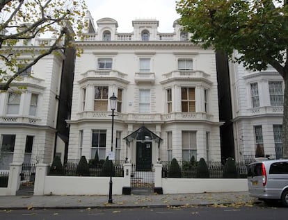 Fachada de la casa que se han comprado David y Victoria Beckham en un exclusivo barrio del oeste de Londres.