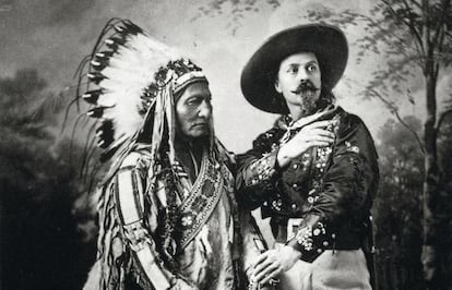 Toro Sentado (izquierda) y Buffalo Bill.