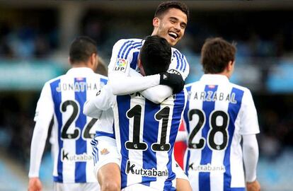 Diego Reyes festeja su segundo gol en la liga contra el Levante.