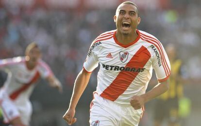 Trezeguet celebra uno de sus dos goles. 