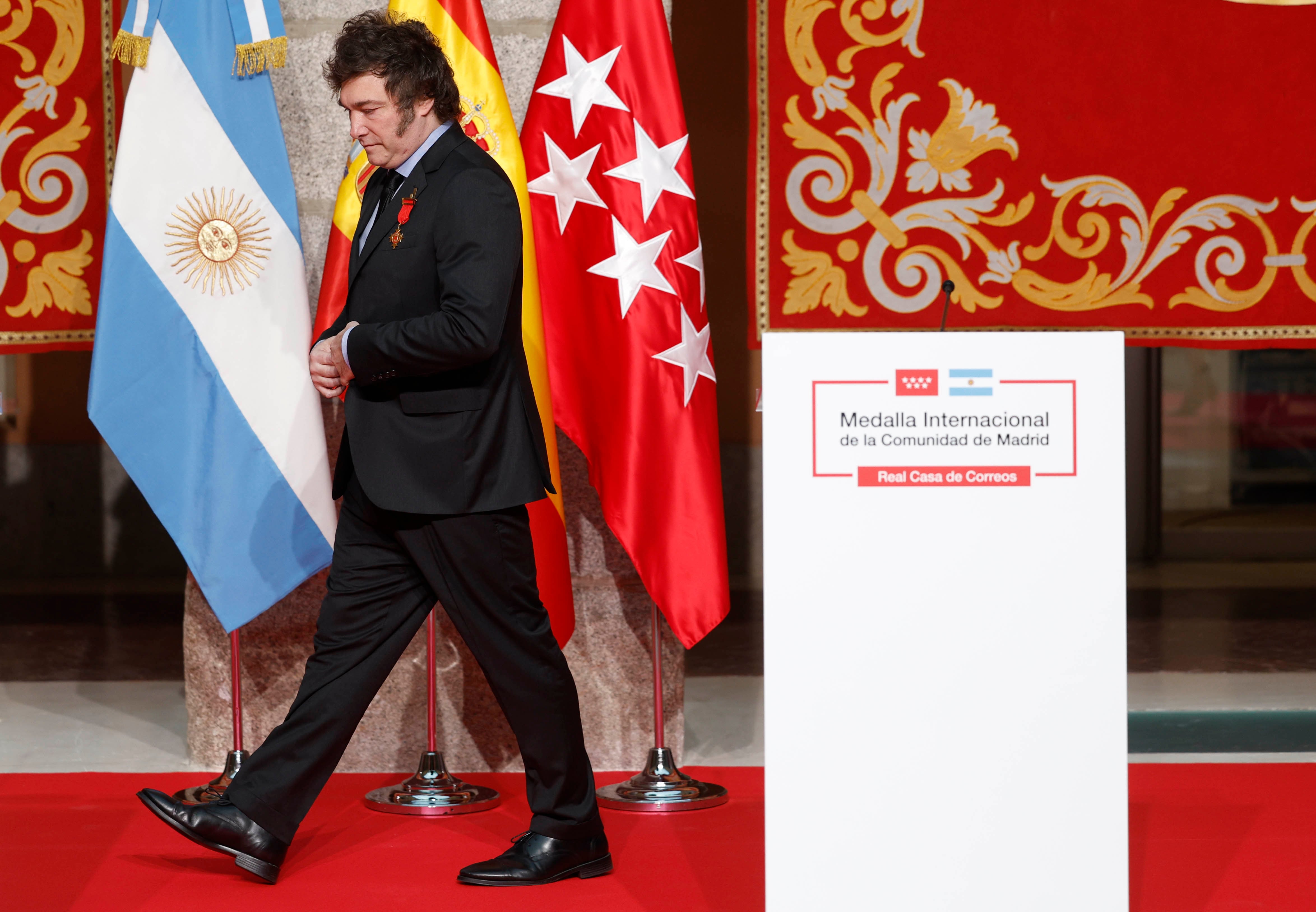 "Milei Deslumbra en España: El Economista Argentino se Convierten en Estrella de Foro Cripto"