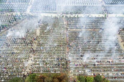 An aerial view shows that people burn joss paper money as they pray at a public cemetery during Qingming Festival, or Tomb Sweeping Festival, in Fuzhou, Jiangxi Province, China, April 4, 2016. REUTERS/Stringer ATTENTION EDITORS - THIS PICTURE WAS PROVIDED BY A THIRD PARTY. THIS PICTURE IS DISTRIBUTED EXACTLY AS RECEIVED BY REUTERS, AS A SERVICE TO CLIENTS. CHINA OUT. NO COMMERCIAL OR EDITORIAL SALES IN CHINA.