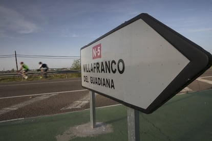 La señal de tráfico que indica el camino a Villafranco del Guadiana, Badajoz.