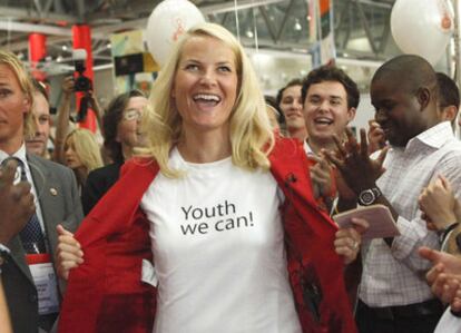La princesa noruega Mette Marit lanzó un llamamiento a favor de integrar a la juventud en la lucha contra el sida