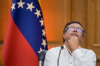 Gustavo Petro durante su reunión con el presidente venezolano, Nicolás Maduro, este martes.