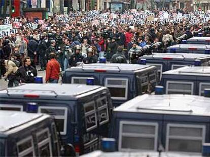 Los manifestantes gritan: "necesitamos la verdad para poder votar".