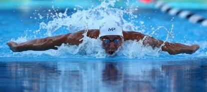 Michael Phelps en los 100 mariposa del campeonato de EE UU.