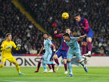 Vitor Roque anota su primer gol como jugador del FC Barcelona.