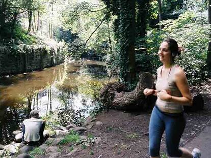 <i>Footing</i> por el Water of Leith Walkway (el camino de agua de Leith), en Edimburgo.